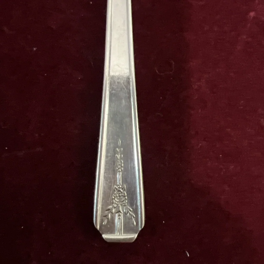 1 Sugar Spoon, Milady Oneida Community 1940 Silver Plate Silverplate Floral
